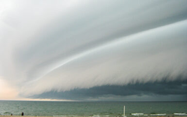 Shelf Cloud comes ashore in Grand Haven, MI on Lake Michigan July 18, 2010