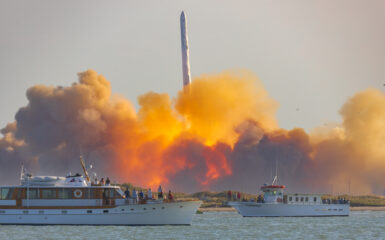 Lift off of SpaceX Starship 6